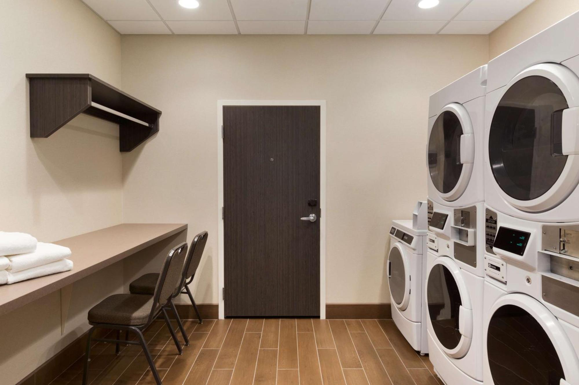 Home2 Suites By Hilton Glendale Westgate Екстериор снимка